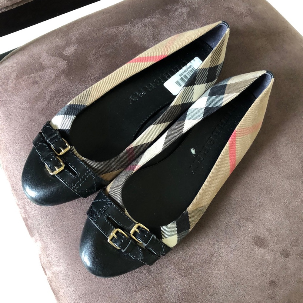 Authentic Burberry flat shoes